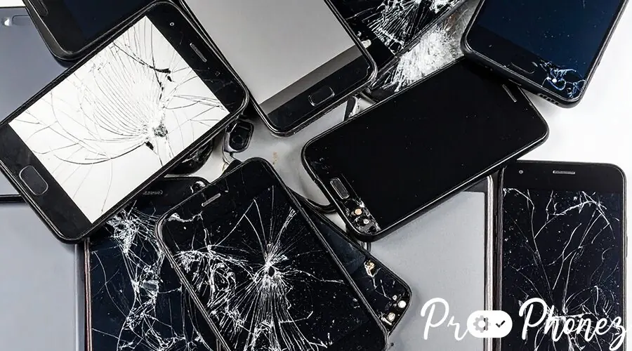 Firefly_A collage of iPhones with various issues- cracked screen, battery warning, no signal, 256869 Firefly_A collage of iPhones with various issues- cracked screen, battery warning, no signal, 256869