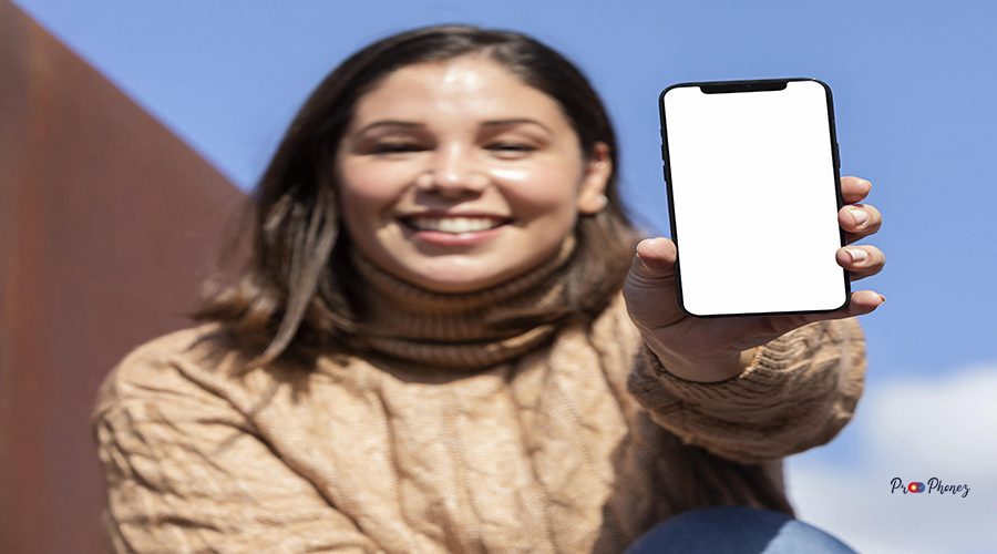 casual-teenager-holding-her-smartphone_1