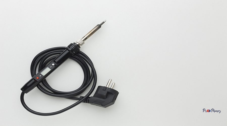 close-up-circuit-reparing-tool (2)