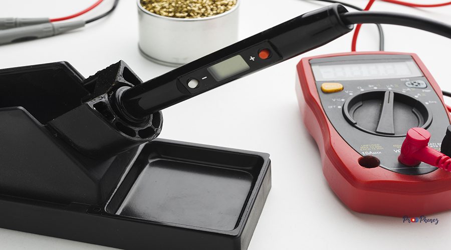 close-up-circuit-reparing-tool (4)