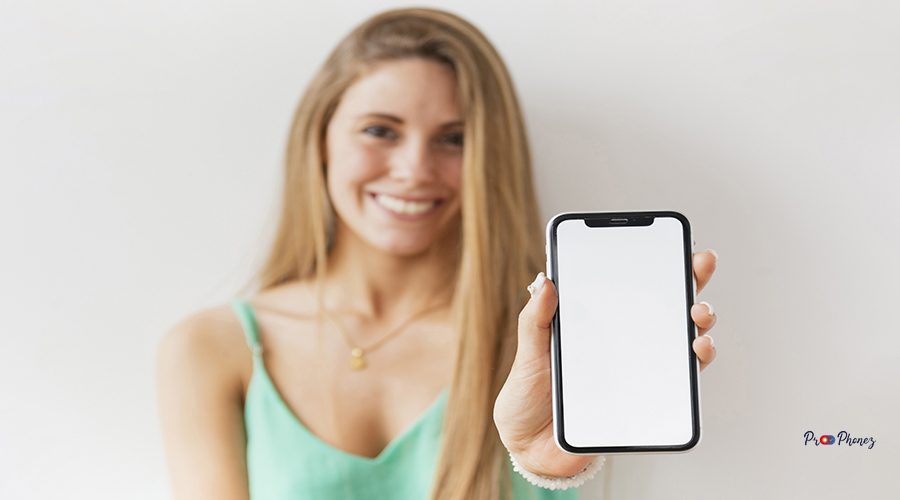 close-up-female-hoding-mobile-mock-up_1