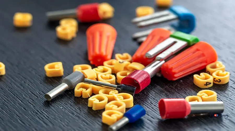 Coloured sleeves, markings and cable connectors, crimp terminals. Coloured sleeves, markings and cable connectors, crimp terminals for different wire sizes. Copper sleeves for crimping electrical cables. Ferrules. Selective focus.