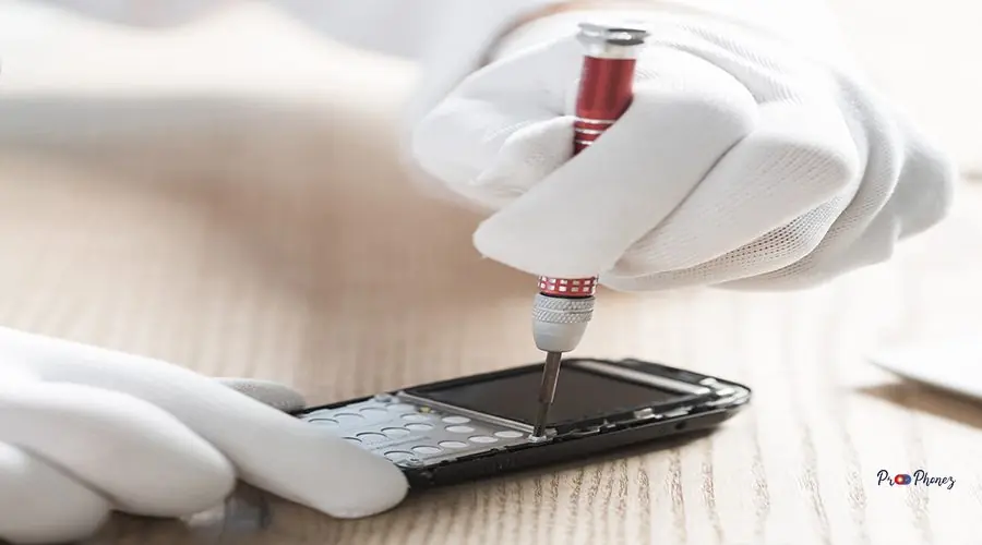 male-technician-wearing-gloves-repairing-cellphone male-technician-wearing-gloves-repairing-cellphone
