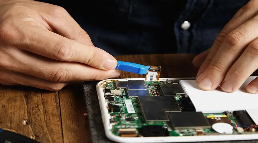 Electronic repair service iphone 12 battery replacement