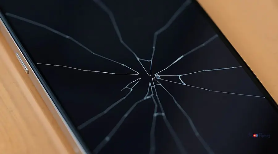vecteezy_close-up-of-a-cell-phone-with-a-broken-screen_66027371 vecteezy_close-up-of-a-cell-phone-with-a-broken-screen_66027371